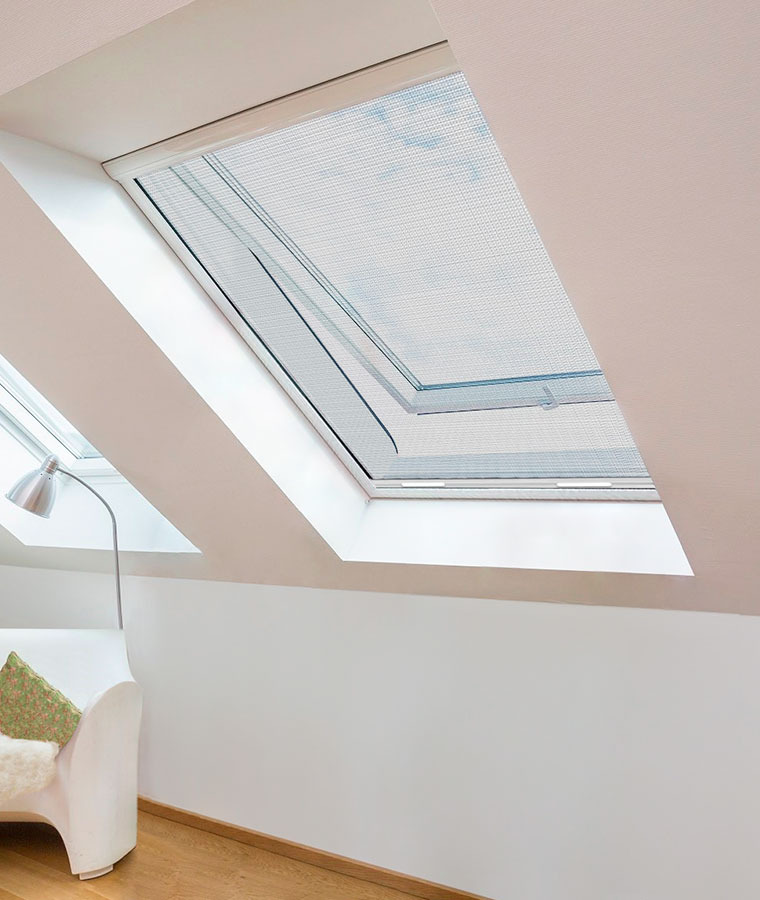 ▷ Moustiquaire fenetre de toit compatible Velux® sur mesure 